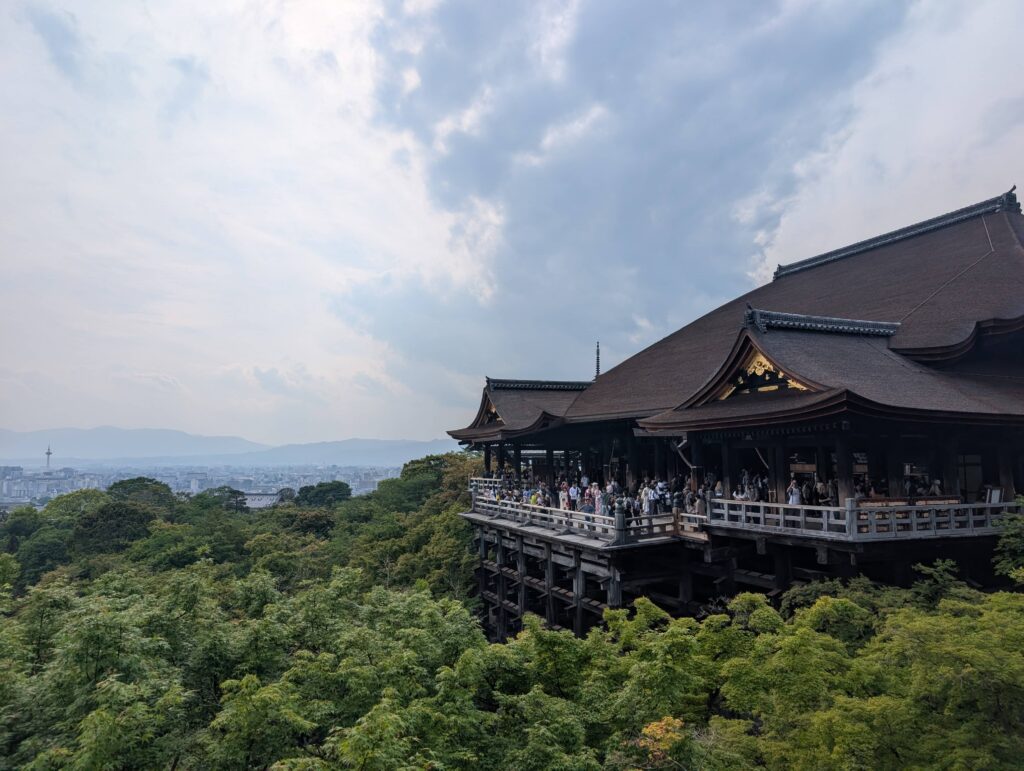 An image of a temple in Kyoto, absolutely filled with tourists.